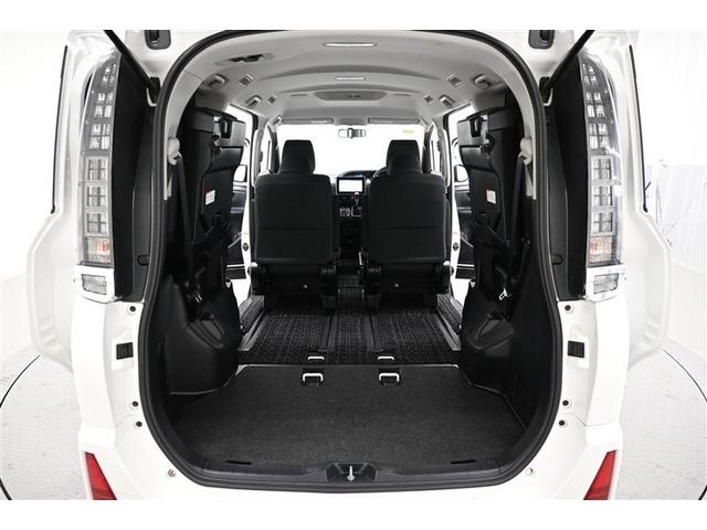 ヴォクシー ZS 煌 地上デジタル 両側パワードア アイドリングストップ車 パワーウィンド 横滑防止 DVD可 盗難防止装置 スマートエントリー Bカメラ LEDヘッドライト メモリーナビ 3列シート ダブルエアコン AW(9枚目)