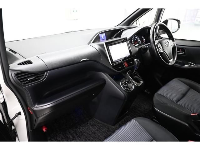 ヴォクシー ZS 煌 地上デジタル 両側パワードア アイドリングストップ車 パワーウィンド 横滑防止 DVD可 盗難防止装置 スマートエントリー Bカメラ LEDヘッドライト メモリーナビ 3列シート ダブルエアコン AW(11枚目)