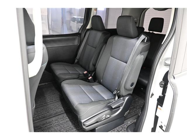 ヴォクシー ZS 煌 地上デジタル 両側パワードア アイドリングストップ車 パワーウィンド 横滑防止 DVD可 盗難防止装置 スマートエントリー Bカメラ LEDヘッドライト メモリーナビ 3列シート ダブルエアコン AW(12枚目)