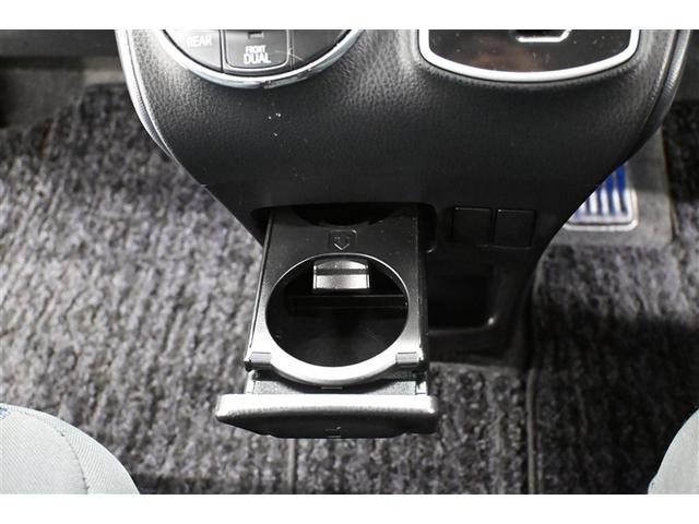 ヴォクシー ZS 煌 地上デジタル 両側パワードア アイドリングストップ車 パワーウィンド 横滑防止 DVD可 盗難防止装置 スマートエントリー Bカメラ LEDヘッドライト メモリーナビ 3列シート ダブルエアコン AW(32枚目)