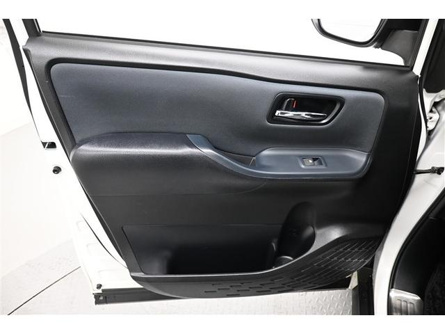 ヴォクシー ZS 煌 地上デジタル 両側パワードア アイドリングストップ車 パワーウィンド 横滑防止 DVD可 盗難防止装置 スマートエントリー Bカメラ LEDヘッドライト メモリーナビ 3列シート ダブルエアコン AW(34枚目)