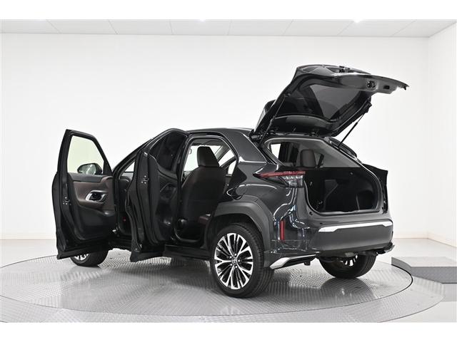 ヤリスクロス ハイブリッドZ インテリジェントキー アルミホイル LEDライト リアカメラ クルーズコントロール 横滑り防止システム 電動シ-ト パワステ オートエアコン キーフリー イモビライザ ETC付き サイドエアバック(7枚目)