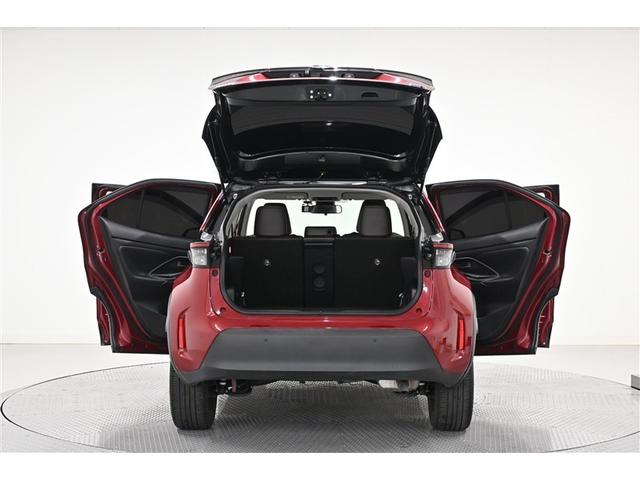 ヤリスクロス ハイブリッドＺ　ドライブレコーダ　インテリジェントキー　アルミホイル　ＬＥＤライト　リアカメラ　クルーズコントロール　整備記録簿　横滑り防止システム　ナビＴＶ　メモリーナビゲーション　電動シ－ト　パワステ　キーフリー（6枚目）