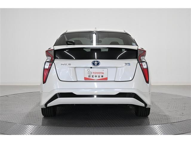 プリウス Ｓツーリングセレクション　レーダーブレーキサポート　フルオートエアコン　デュアルエアバック　バックモニタ－　ＡＷ　イモビ　ＥＳＣ　パワーウインド　スマキ－　ＥＴＣ車載器　サイドエアバック　フルセグ地デジＴＶ　ＤＶＤ再生可能（3枚目）