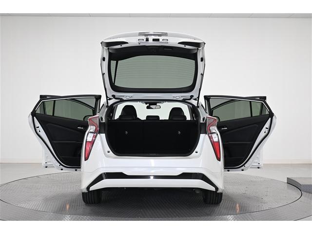 プリウス Ｓツーリングセレクション　レーダーブレーキサポート　フルオートエアコン　デュアルエアバック　バックモニタ－　ＡＷ　イモビ　ＥＳＣ　パワーウインド　スマキ－　ＥＴＣ車載器　サイドエアバック　フルセグ地デジＴＶ　ＤＶＤ再生可能（6枚目）