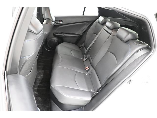 プリウス Ｓツーリングセレクション　レーダーブレーキサポート　フルオートエアコン　デュアルエアバック　バックモニタ－　ＡＷ　イモビ　ＥＳＣ　パワーウインド　スマキ－　ＥＴＣ車載器　サイドエアバック　フルセグ地デジＴＶ　ＤＶＤ再生可能（14枚目）