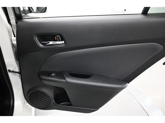 プリウス Ｓツーリングセレクション　レーダーブレーキサポート　フルオートエアコン　デュアルエアバック　バックモニタ－　ＡＷ　イモビ　ＥＳＣ　パワーウインド　スマキ－　ＥＴＣ車載器　サイドエアバック　フルセグ地デジＴＶ　ＤＶＤ再生可能（35枚目）