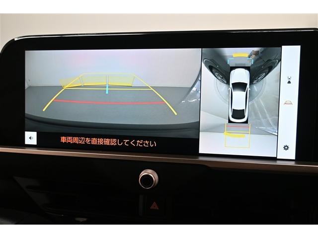 �p�m���~�b�N�r���[���j�^�[�t���ł��B�ԗ����ォ�猩���悤�ȉf�����f�B�X�v���C�I�[�f�B�I��ʂɕ\���B�^�]�Ȃ���̖ڎ������ł͌��ɂ����A�ԗ����ӂ̏󋵂����A���^�C���ł�������m�F�ł��܂��B