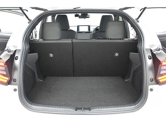 ヤリス ハイブリッドＺ　スマートキー＆プッシュスタート　パワーウィンドウ　Ｉストップ　ナビ付き　サイドエアバッグ　ＬＥＤライト　ドラレコ付　パワーステアリング　横滑防止装置　クルコン　ＡＢＳ付き　イモビライザー　エアコン（7枚目）