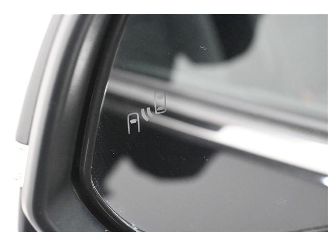 �׎Ԑ��𑖂�ԗ������[�_�[�Ō��m���A�h�A�~���[�ł͊m�F���ɂ����㑤���G���A�ɑ��݂���ԗ��ɉ����A�}�ڋ߂��Ă���ԗ������m���܂��B�ԗ������m����ƃh�A�~���[�ɓ��ڂ��ꂽ�k�d�c�C���W�P�[�^�[���_�����܂��B