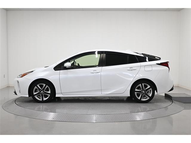 プリウス Ｓツーリングセレクション　ドライブレコーダ　地デジ　バックモニタ　定期点検記録簿　オ－トエアコン　ＬＥＤランプ　横滑り防止　セキュリティアラーム　エアバック　サイドエアバック　ＡＣ１００Ｖ　ＤＶＤ視聴可　ＥＴＣ車載器　ナビＴＶ（4枚目）