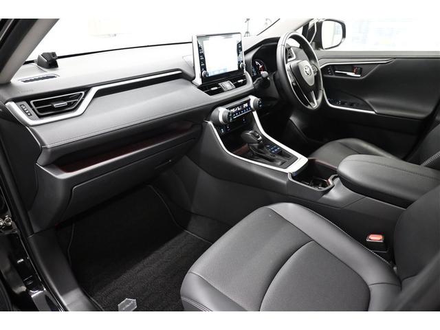 ���ʂ��̂悢��������Ƃ������E�ŁA�N�ł��^�]���₷���ł��B�^�]�̂��₷���͔��ɂ����ɂ��q����܂����