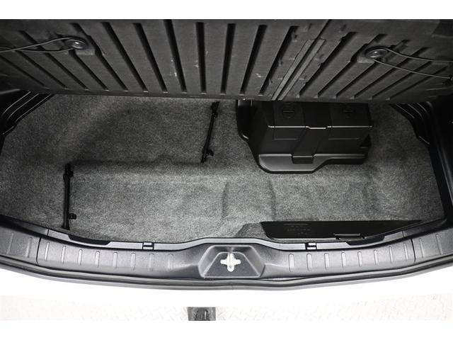 ヴォクシー ハイブリッドＶ　横滑防止装置　リアカメラ　エアバック　パワーウインドウ　ＡＷ　メモリナビ　ドラレコ付き　パワステ　ＬＥＤライト　盗難防止　ＤＶＤ再生機能　Ｗエアコン　ナビＴＶ　リモコンキー　Ｗエアバッグ　ＥＴＣ　３列（10枚目）