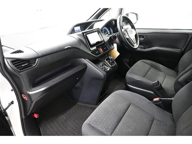 ヴォクシー ハイブリッドＶ　横滑防止装置　リアカメラ　エアバック　パワーウインドウ　ＡＷ　メモリナビ　ドラレコ付き　パワステ　ＬＥＤライト　盗難防止　ＤＶＤ再生機能　Ｗエアコン　ナビＴＶ　リモコンキー　Ｗエアバッグ　ＥＴＣ　３列（11枚目）