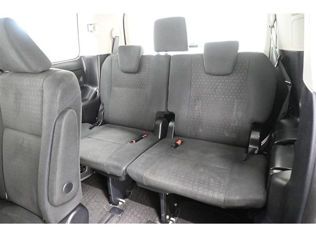 ヴォクシー ハイブリッドＶ　横滑防止装置　リアカメラ　エアバック　パワーウインドウ　ＡＷ　メモリナビ　ドラレコ付き　パワステ　ＬＥＤライト　盗難防止　ＤＶＤ再生機能　Ｗエアコン　ナビＴＶ　リモコンキー　Ｗエアバッグ　ＥＴＣ　３列（14枚目）