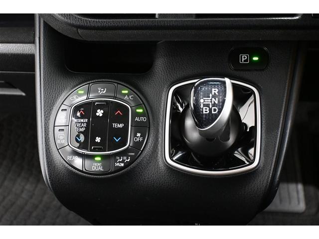 ヴォクシー ハイブリッドＶ　横滑防止装置　リアカメラ　エアバック　パワーウインドウ　ＡＷ　メモリナビ　ドラレコ付き　パワステ　ＬＥＤライト　盗難防止　ＤＶＤ再生機能　Ｗエアコン　ナビＴＶ　リモコンキー　Ｗエアバッグ　ＥＴＣ　３列（18枚目）