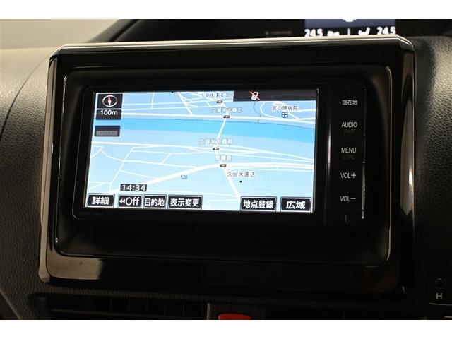 ヴォクシー ハイブリッドＶ　横滑防止装置　リアカメラ　エアバック　パワーウインドウ　ＡＷ　メモリナビ　ドラレコ付き　パワステ　ＬＥＤライト　盗難防止　ＤＶＤ再生機能　Ｗエアコン　ナビＴＶ　リモコンキー　Ｗエアバッグ　ＥＴＣ　３列（21枚目）