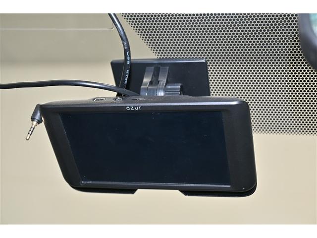 ヴォクシー ハイブリッドＶ　横滑防止装置　リアカメラ　エアバック　パワーウインドウ　ＡＷ　メモリナビ　ドラレコ付き　パワステ　ＬＥＤライト　盗難防止　ＤＶＤ再生機能　Ｗエアコン　ナビＴＶ　リモコンキー　Ｗエアバッグ　ＥＴＣ　３列（27枚目）