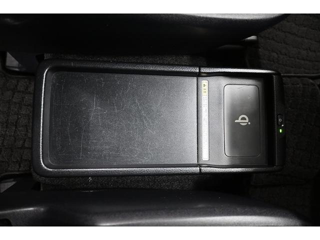 ヴォクシー ハイブリッドＶ　横滑防止装置　リアカメラ　エアバック　パワーウインドウ　ＡＷ　メモリナビ　ドラレコ付き　パワステ　ＬＥＤライト　盗難防止　ＤＶＤ再生機能　Ｗエアコン　ナビＴＶ　リモコンキー　Ｗエアバッグ　ＥＴＣ　３列（29枚目）