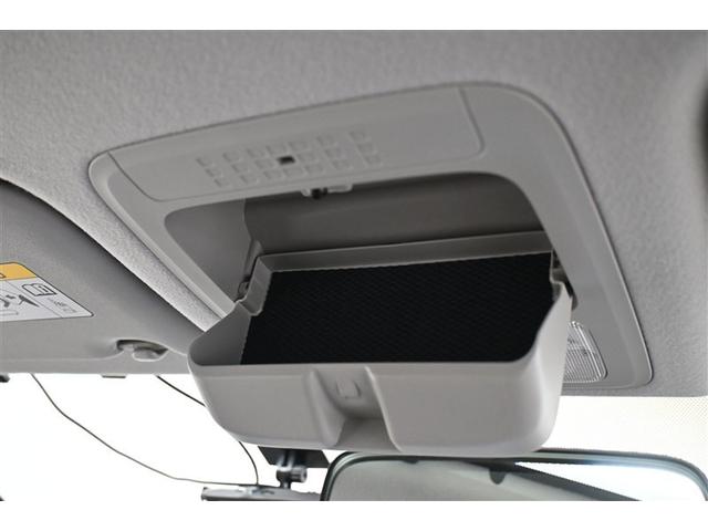 ヴォクシー ハイブリッドＶ　横滑防止装置　リアカメラ　エアバック　パワーウインドウ　ＡＷ　メモリナビ　ドラレコ付き　パワステ　ＬＥＤライト　盗難防止　ＤＶＤ再生機能　Ｗエアコン　ナビＴＶ　リモコンキー　Ｗエアバッグ　ＥＴＣ　３列（32枚目）