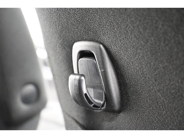 ヴォクシー ハイブリッドＶ　横滑防止装置　リアカメラ　エアバック　パワーウインドウ　ＡＷ　メモリナビ　ドラレコ付き　パワステ　ＬＥＤライト　盗難防止　ＤＶＤ再生機能　Ｗエアコン　ナビＴＶ　リモコンキー　Ｗエアバッグ　ＥＴＣ　３列（34枚目）