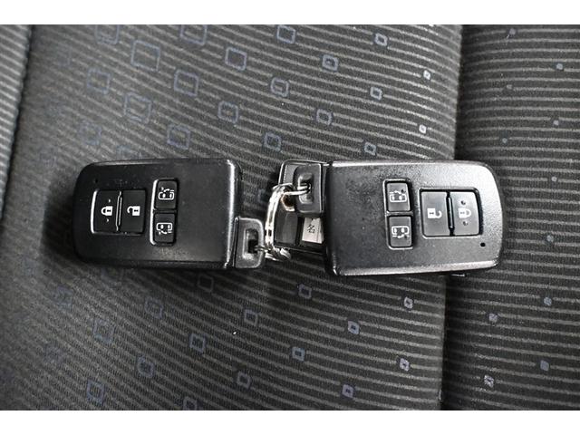 ヴォクシー ハイブリッドＶ　横滑防止装置　リアカメラ　エアバック　パワーウインドウ　ＡＷ　メモリナビ　ドラレコ付き　パワステ　ＬＥＤライト　盗難防止　ＤＶＤ再生機能　Ｗエアコン　ナビＴＶ　リモコンキー　Ｗエアバッグ　ＥＴＣ　３列（40枚目）