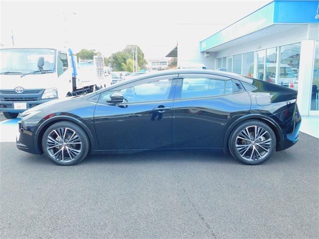 プリウス Ｚ　Ｒカメラ　フルセグ地デジＴＶ　パノラミックルーフ　フルオートエアコン　サイドエアバッグ　元試乗車　ＥＳＣ　パワーステアリング　アルミ　Ｐシート　インテリキー　ＡＣ１００　整備記録簿　パワーウインドウ（2枚目）