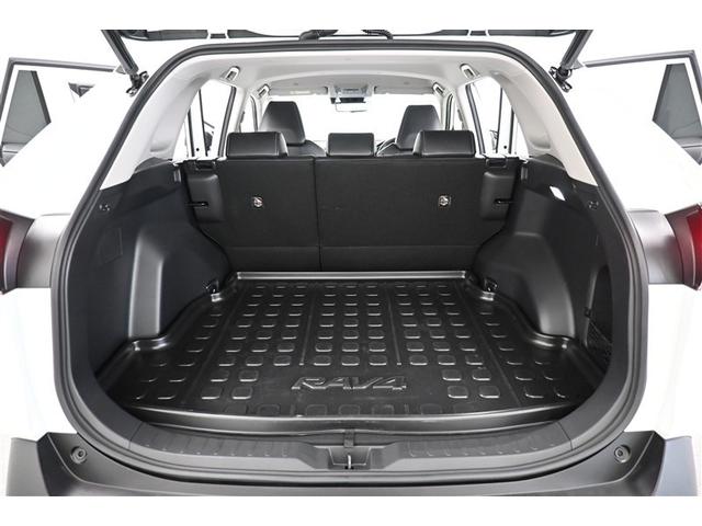 ＲＡＶ４ Ｇ　Ｚパッケージ　ドライブレコーダ　横滑防止装置　Ａクルコン　地デジ　整備記録簿　キーレスエントリー　ＥＴＣ付　スマキー　リアカメラ　助手席エアバッグ　ＬＥＤヘッド　オートエアコン　盗難防止装置　サイドエアバッグ　ＴＶ（7枚目）