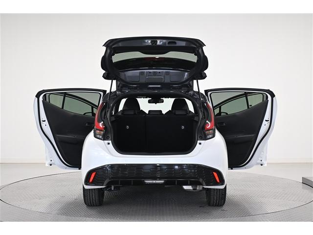 アクア GRスポーツ 助手席エアバッグ オートクルーズコントロール ナビ 100ボルト電源 アルミホイル 記録簿 LEDライト ETC 横滑り防止機能 メモリーナビ スマートキー キーレス エアバッグ オートエアコン(6枚目)