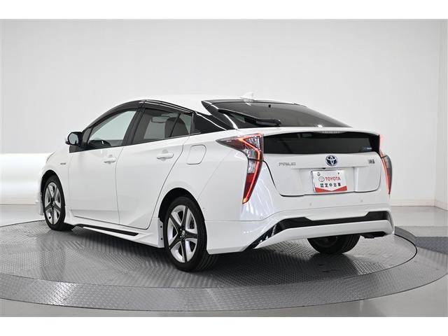 プリウス Ａツーリングセレクション　スマートキ－　アクティブクルーズ　整備記録簿　ＥＴＣ車載器　ドラレコ付き　ＴＶナビ　ＬＥＤライト　キーフリー　イモビライザー　地デジ　サイドエアバッグ　横滑防止装置　ＤＶＤ再生機能　アルミホイール（6枚目）