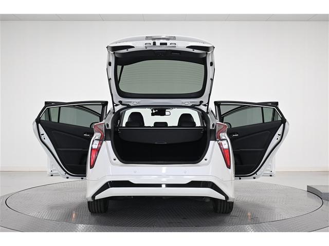 プリウス Ａツーリングセレクション　スマートキ－　アクティブクルーズ　整備記録簿　ＥＴＣ車載器　ドラレコ付き　ＴＶナビ　ＬＥＤライト　キーフリー　イモビライザー　地デジ　サイドエアバッグ　横滑防止装置　ＤＶＤ再生機能　アルミホイール（7枚目）