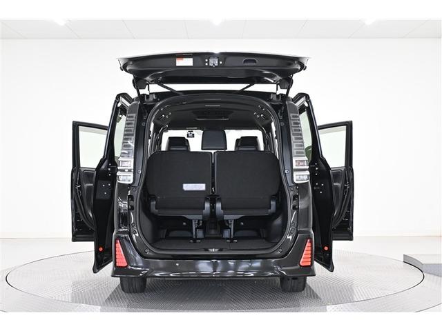 ヴォクシー ハイブリッドZS 煌III 両側オートスライドドア 点検記録簿 LEDライト オートクルーズ Bモニター ABS エアバッグ 横滑り防止機能 アルミ スマキー キーレス オートエアコン DVD再生可能 フルセグTV ナビ&TV(6枚目)