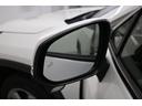 隣車線を走る車両をレーダーで検知し、ドアミラーでは確認しにくい後側方エリアに存在する車両に加え、急接近してくる車両も検知します。車両を検知するとドアミラーに搭載されたLEDインジケーターが点灯します。