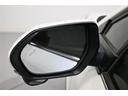 隣車線を走る車両をレーダーで検知し、ドアミラーでは確認しにくい後側方エリアに存在する車両に加え、急接近してくる車両も検知します。車両を検知するとドアミラーに搭載されたLEDインジケーターが点灯します。