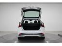 プリウス Ｓツーリングセレクション　インテリキー　地デジ　リアカメラ　ＬＥＤヘッドライト　セキュリティー　寒冷地仕様車　クルコン　オートエアコン　デュアルエアバッグ　ＥＳＣ　ＤＶＤ　フルタイム４ＷＤ　メモリーナビゲーション　ＥＴＣ車載器（5枚目）