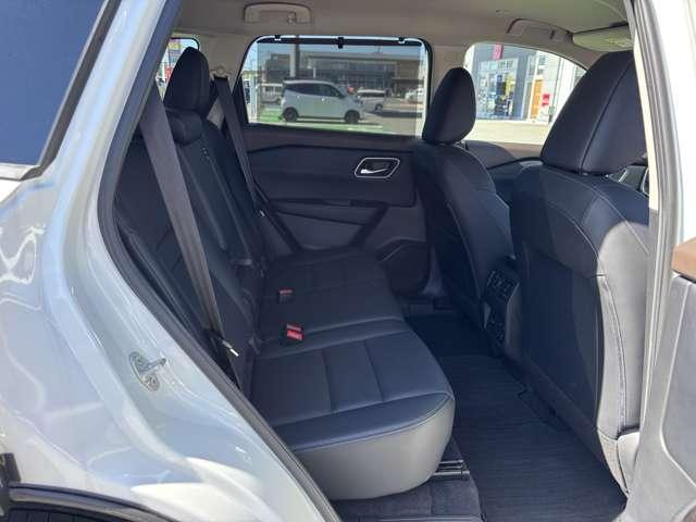 エクストレイル １．５　Ｇ　ｅ－４ＯＲＣＥ　４ＷＤ　メモリーナビ　全周囲モニター　プロパイロ　試乗車　１オーナー　パークアシスト　禁煙　ＬＥＤヘッドランプ　ナビＴＶ　スマートキー　レーダークルーズ　ＬＫＡ　キーフリー　ＥＴＣ　４ＷＤ　アルミホイール　メモリーナビ　記録簿　バックカメラ　ＰＳ（16枚目）