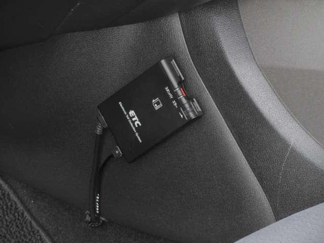 ジューク １．５　１５ＲＸ　メモリーナビ　バックモニター　イモビライザー　Ｗエアバッグ　定期点検記録簿　ＥＴＣ付　アルミホイール　キーフリーシステム　ナビＴＶ　メモリーナビ　パワーウィンドウ　パワーステアリング　ＡＢＳ　運転席エアバッグ　ワンセグ　リヤカメラ（9枚目）