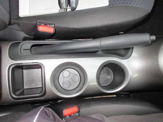 ジューク １．５　１５ＲＸ　メモリーナビ　バックモニター　イモビライザー　Ｗエアバッグ　定期点検記録簿　ＥＴＣ付　アルミホイール　キーフリーシステム　ナビＴＶ　メモリーナビ　パワーウィンドウ　パワーステアリング　ＡＢＳ　運転席エアバッグ　ワンセグ　リヤカメラ（13枚目）