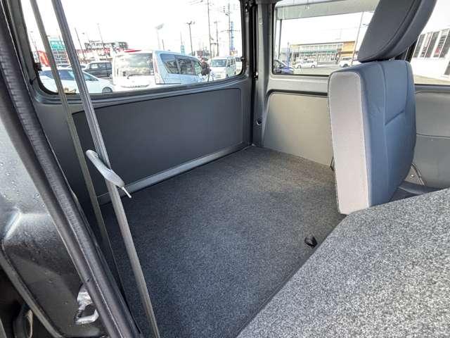 リアシートもリクライニングが可能ですのでゆったり座れ、軽自動車でも広々過ごせますよ。