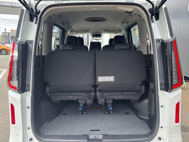 セレナ ２．０　ハイウェイスターＶ　メモリーナビ　全周囲モニター　ドラレコ　Ｗ電動スライド　レーダークルコン　レーンアシスト　展示試乗車ＵＰ　ＬＥＤランプ　ワンオーナー車　盗難防止システム　ＥＴＣ装備　カーテンエアバッグ　アルミホイール　キーフリー　メモリ－ナビ　ナビＴＶ（19枚目）