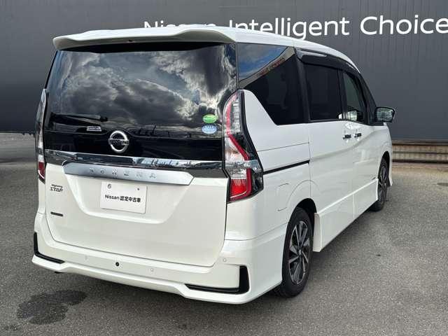 セレナ ２．０　ハイウェイスター　Ｖ　セカンドスライドアップシート　メモリーナビ　全周囲モニター（2枚目）