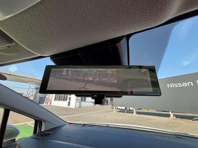 �X�}�[�g���[���~���[���t���Ă��܂��B����s���[��ו��A��Ȃɓ��悵�Ă������܂�Ȃǎ��E���Ղ�ꂽ�ꍇ�ł�����J��������̉f���ň��S�m�F�����邱�Ƃ��ł��܂��B