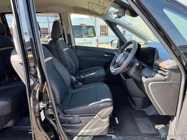 �^�]�Ȃɍ����Ă݂�ƁA�~�j�o���炵�������ʒu�Ǝ����i�A�C�|�C���g�j�̍����ŉJ�̖�Ȃǂł��Ό��Ԃ̃��C�g��ῂ��������Ȃ��^�]���₷���Ȃ��Ă���܂��I����A�^�]�Ȃɍ����Ă��m�F����������