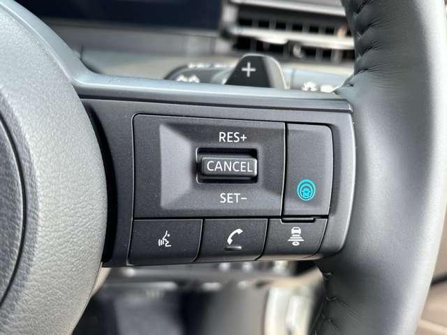 �������H�P��Ԑ��ł̏a�ؑ��s�ƒ����ԏ��q���s�̂Q�̃V�[���ŁA�A�N�Z���A�u���[�L�A�X�e�A�����O�̂��ׂĂ������I�ɐ��䂵�A�h���C�o�[�̕��S���y�����Ă����v���p�C���b�g���ځ�