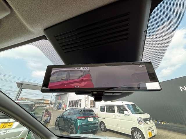 �X�}�[�g���[���~���[���t���Ă��܂��B����s���[��ו��A��Ȃɓ��悵�Ă������܂�Ȃǎ��E���Ղ�ꂽ�ꍇ�ł�����J��������̉f���ň��S�m�F�����邱�Ƃ��ł��܂��B