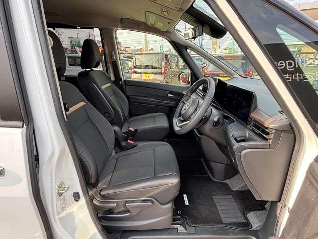 �^�]�Ȃɍ����Ă݂�ƁA�~�j�o���炵�������ʒu�Ǝ����i�A�C�|�C���g�j�̍����ŉJ�̖�Ȃǂł��Ό��Ԃ̃��C�g��ῂ��������Ȃ��^�]���₷���Ȃ��Ă���܂��I����A�^�]�Ȃɍ����Ă��m�F����������