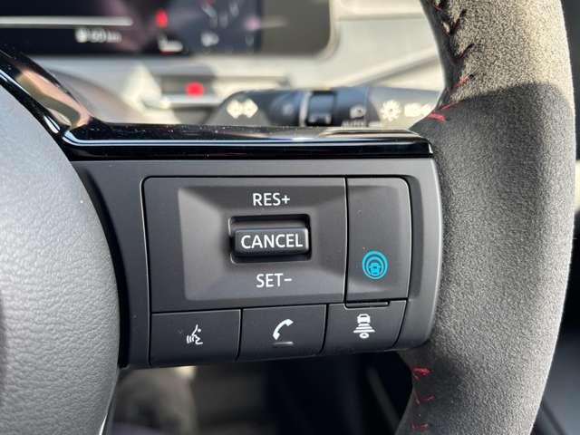 �������H�P��Ԑ��ł̏a�ؑ��s�ƒ����ԏ��q���s�̂Q�̃V�[���ŁA�A�N�Z���A�u���[�L�A�X�e�A�����O�̂��ׂĂ������I�ɐ��䂵�A�h���C�o�[�̕��S���y�����Ă����v���p�C���b�g���ځ�