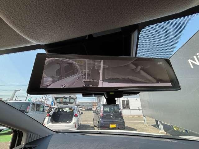 �X�}�[�g���[���~���[���t���Ă��܂��B����s���[��ו��A��Ȃɓ��悵�Ă������܂�Ȃǎ��E���Ղ�ꂽ�ꍇ�ł�����J��������̉f���ň��S�m�F�����邱�Ƃ��ł��܂��B