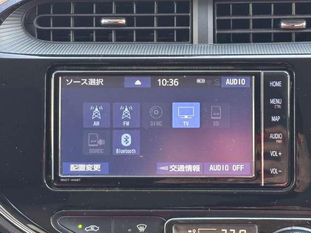 アクア １．５　Ｓ　メモリーナビ　バックモニター　ドラレコ　ｉ－ＳＴＯＰ　セキュリティ　リヤカメラ　整備点検記録簿　ＴＶ＆ナビ　助手席エアバッグ　キーレス付き　１オーナー　スマキー　エアコン　地デジフルセグＴＶ　ＥＴＣ（5枚目）