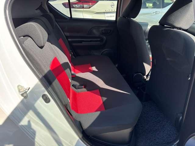 アクア １．５　Ｓ　メモリーナビ　バックモニター　ドラレコ　ｉ－ＳＴＯＰ　セキュリティ　リヤカメラ　整備点検記録簿　ＴＶ＆ナビ　助手席エアバッグ　キーレス付き　１オーナー　スマキー　エアコン　地デジフルセグＴＶ　ＥＴＣ（12枚目）